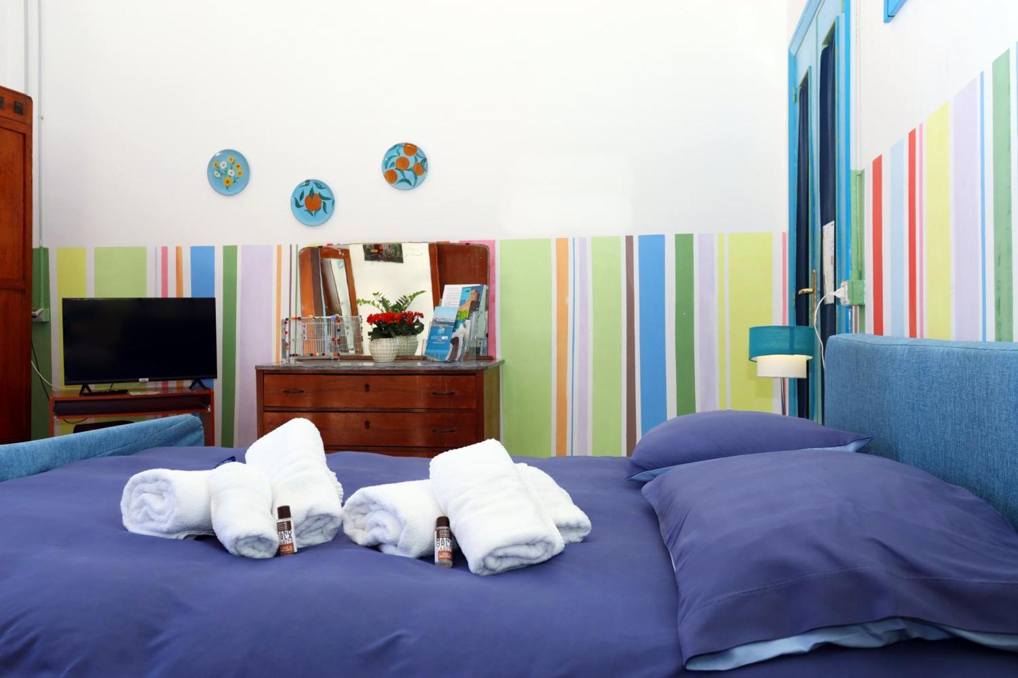 Casa Di Chiara Hostel Crotone Exterior photo